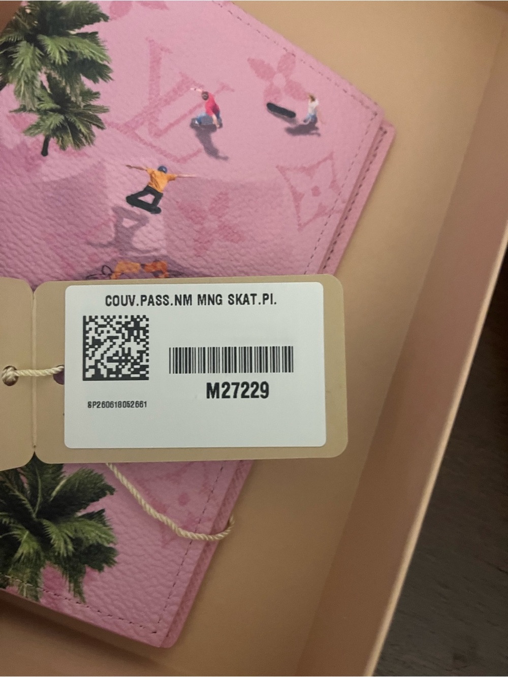 Louis Vuitton Pink Monogram Skateboard passport cover - Picture 8 of 9